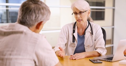 Doctor consults with patient about metastatic mesothelioma